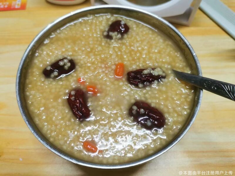 含笑饮毒酒