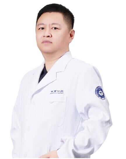 刘铁 