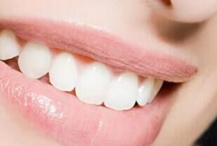 老人缺牙吃不了硬食？种植牙适配高龄人群，解锁饮食自由